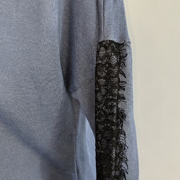 PinkBlush Blue Casual Top Lace Detail Sz Small - Picture 3 of 4